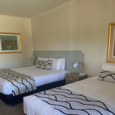 Deniliquin Country Club Motor Inn Zewnętrze zdjęcie