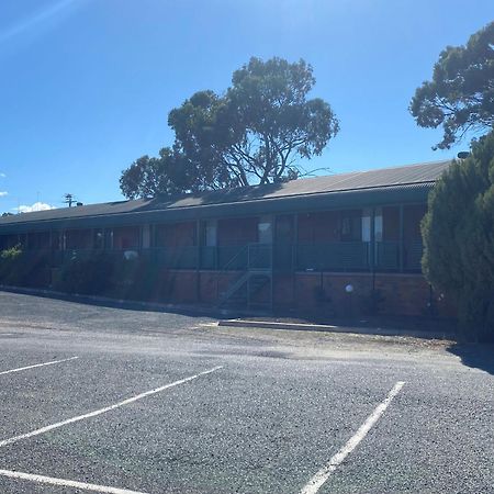 Deniliquin Country Club Motor Inn Zewnętrze zdjęcie