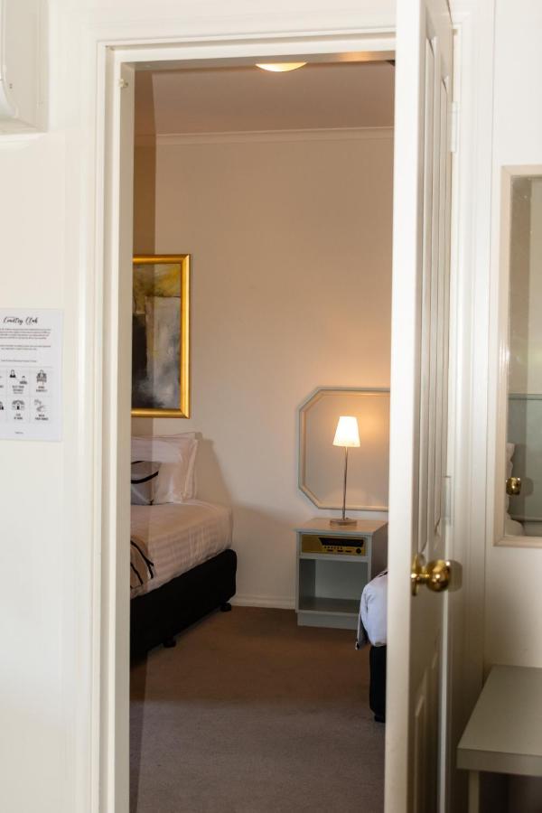 Deniliquin Country Club Motor Inn Zewnętrze zdjęcie