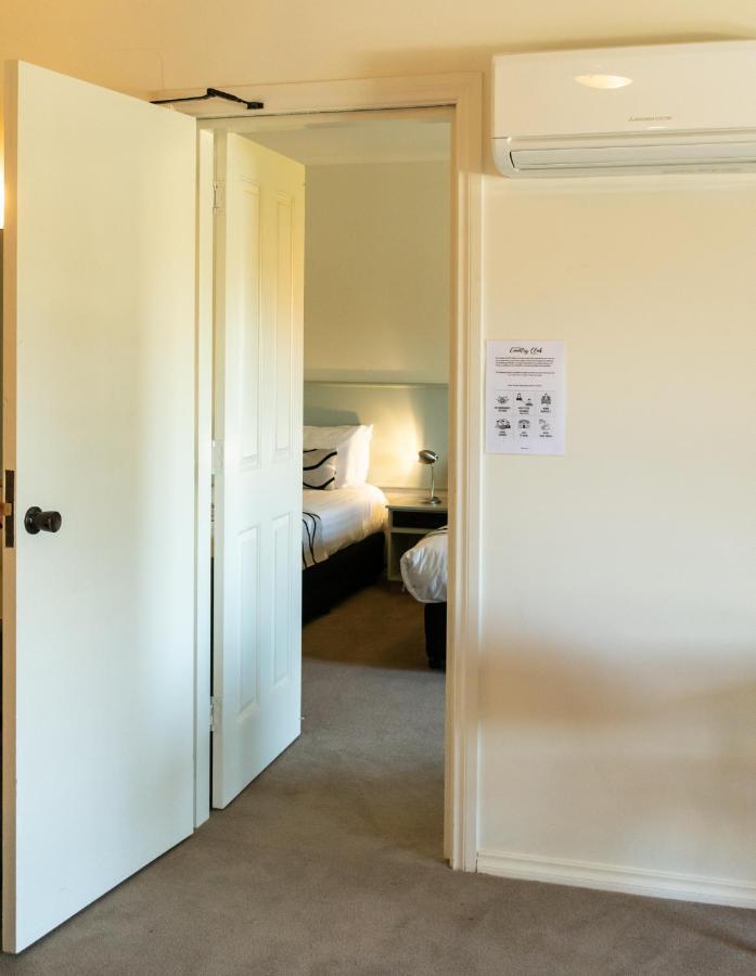 Deniliquin Country Club Motor Inn Zewnętrze zdjęcie