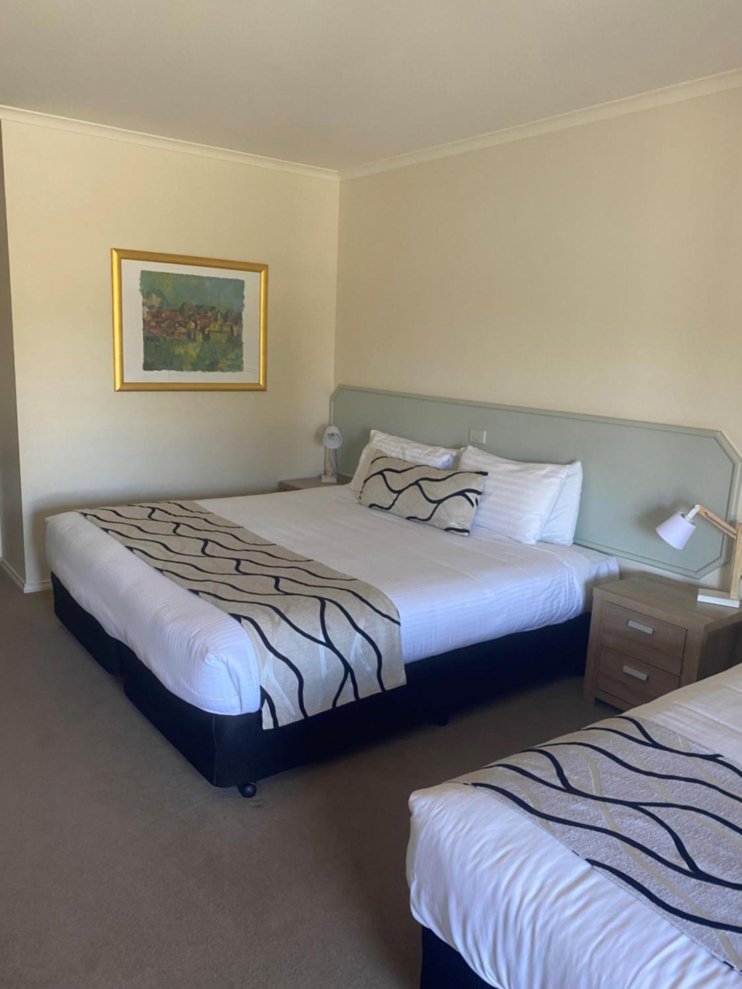 Deniliquin Country Club Motor Inn Zewnętrze zdjęcie