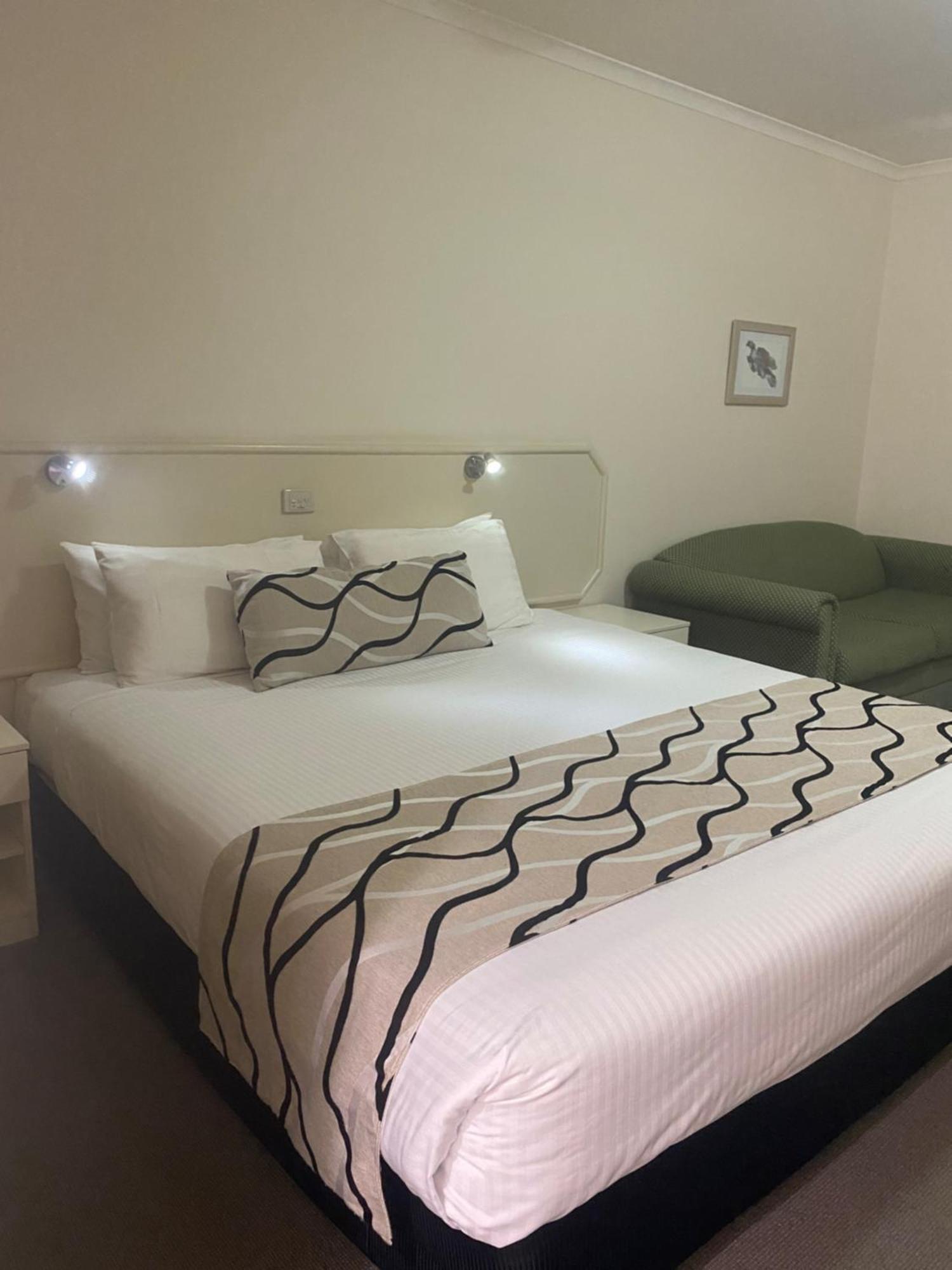 Deniliquin Country Club Motor Inn Zewnętrze zdjęcie