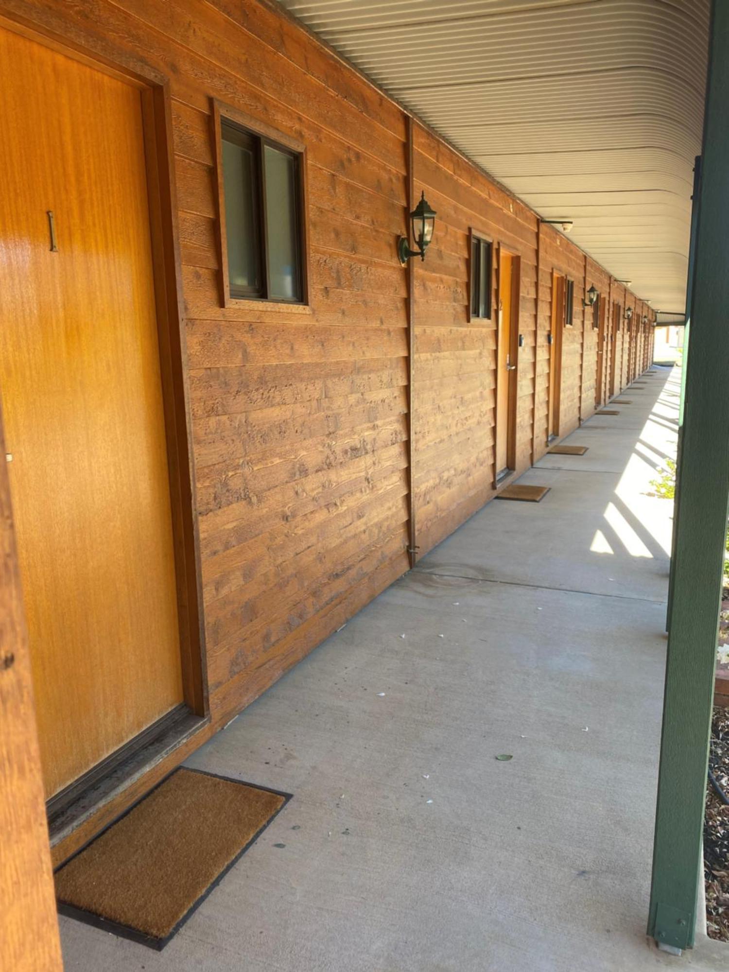 Deniliquin Country Club Motor Inn Zewnętrze zdjęcie