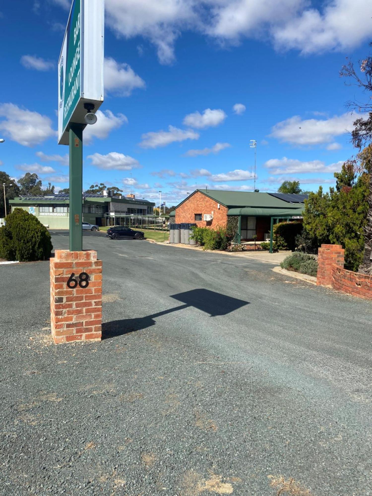 Deniliquin Country Club Motor Inn Zewnętrze zdjęcie