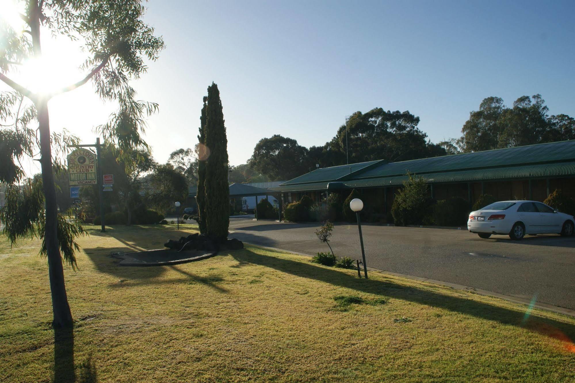 Deniliquin Country Club Motor Inn Zewnętrze zdjęcie